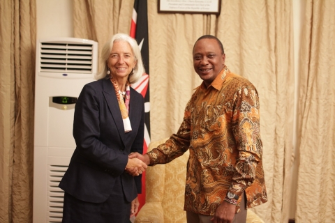 Η Διευθύντρια του ΔΝΤ κα Κριστίν Λαγκάρντ με τον Α.Ε. Πρόεδρο της Δημοκρατίας της Κένυας Ουχούρου Κενυάττα